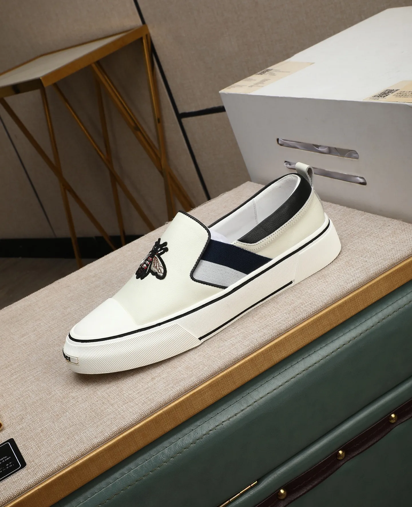 Men's shoes 💰460 GUCCI🔍🔍The latest models are on sale at the same time at the counter. Original calfskin imported from Italy, genuine leather lining, (high-end, extravagant, and classy) with exquisite workmanship. Soles: Original soles specially provided by the original factory. ⚠Exclusive double-layer movable molded soles are super comfortable⚠. Photos of the real thing🎬The real thing is even better🔍🔍"High quality·Follow the order" Code number 38-44